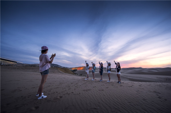 响沙湾,沙漠,度假地,景区,旅游,图片,照片,摄影,内蒙古响沙湾,内蒙古旅游,鄂尔多斯市旅游,莲花酒店,莲花度假酒店,莲沙度假岛,福沙度假岛,悦沙休闲岛,仙沙休闲岛,一粒沙度假村,在线预订,预定,旅行社,AAAAA,5A级旅游景区,库布齐,库布其沙漠,库布其旅游