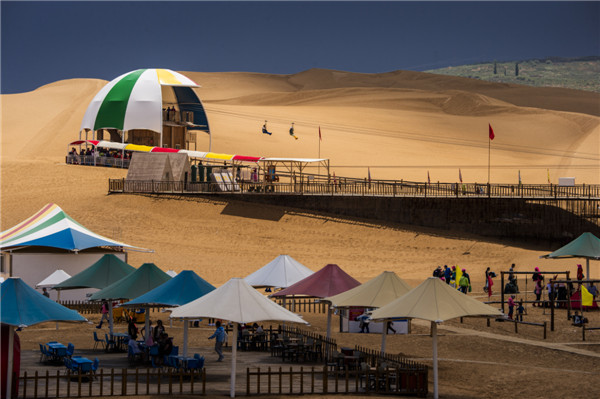 响沙湾,沙漠,度假地,景区,旅游,图片,照片,摄影,内蒙古响沙湾,内蒙古旅游,鄂尔多斯市旅游,莲花酒店,莲花度假酒店,莲沙度假岛,福沙度假岛,悦沙休闲岛,仙沙休闲岛,一粒沙度假村,在线预订,预定,旅行社,AAAAA,5A级旅游景区,库布齐,库布其沙漠,库布其旅游