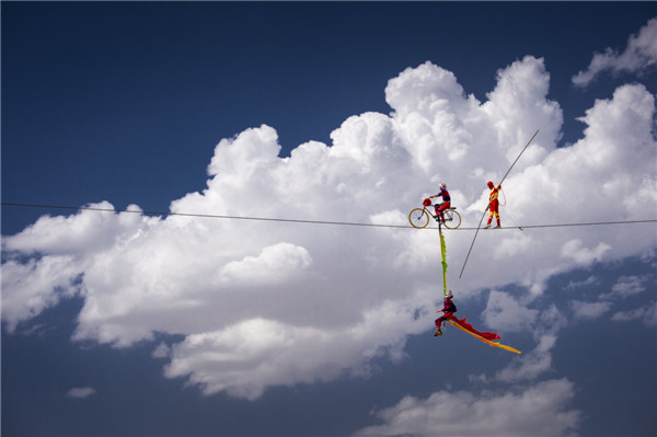 响沙湾,沙漠,度假地,景区,旅游,图片,照片,摄影,内蒙古响沙湾,内蒙古旅游,鄂尔多斯市旅游,莲花酒店,莲花度假酒店,莲沙度假岛,福沙度假岛,悦沙休闲岛,仙沙休闲岛,一粒沙度假村,在线预订,预定,旅行社,AAAAA,5A级旅游景区,库布齐,库布其沙漠,库布其旅游