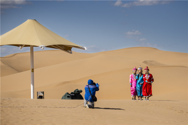 响沙湾,沙漠,度假地,景区,旅游,图片,照片,摄影,内蒙古响沙湾,内蒙古旅游,鄂尔多斯市旅游,莲花酒店,莲花度假酒店,莲沙度假岛,福沙度假岛,悦沙休闲岛,仙沙休闲岛,一粒沙度假村,在线预订,预定,旅行社,AAAAA,5A级旅游景区,库布齐,库布其沙漠,库布其旅游