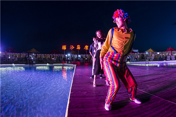 响沙湾,沙漠,度假地,景区,旅游,图片,照片,摄影,内蒙古响沙湾,内蒙古旅游,鄂尔多斯市旅游,莲花酒店,莲花度假酒店,莲沙度假岛,福沙度假岛,悦沙休闲岛,仙沙休闲岛,一粒沙度假村,在线预订,预定,旅行社,AAAAA,5A级旅游景区,库布齐,库布其沙漠,库布其旅游