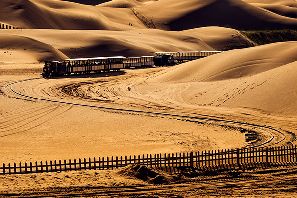 响沙湾,沙漠,度假地,景区,旅游,图片,照片,摄影,内蒙古响沙湾,内蒙古旅游,鄂尔多斯市旅游,莲花酒店,莲花度假酒店,莲沙度假岛,福沙度假岛,悦沙休闲岛,仙沙休闲岛,一粒沙度假村,在线预订,预定,旅行社,AAAAA,5A级旅游景区,库布齐,库布其沙漠,库布其旅游
