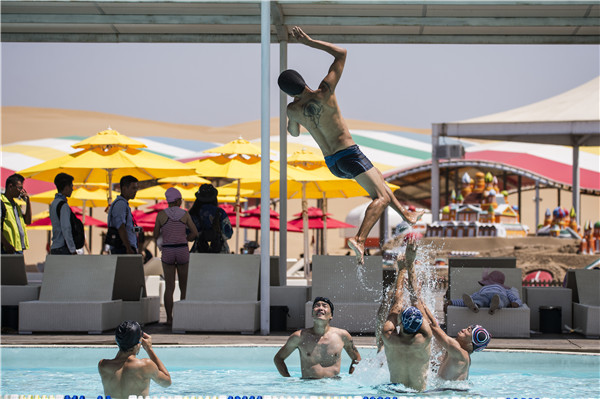 响沙湾,沙漠,度假地,景区,旅游,图片,照片,摄影,内蒙古响沙湾,内蒙古旅游,鄂尔多斯市旅游,莲花酒店,莲花度假酒店,莲沙度假岛,福沙度假岛,悦沙休闲岛,仙沙休闲岛,一粒沙度假村,在线预订,预定,旅行社,AAAAA,5A级旅游景区,库布齐,库布其沙漠,库布其旅游