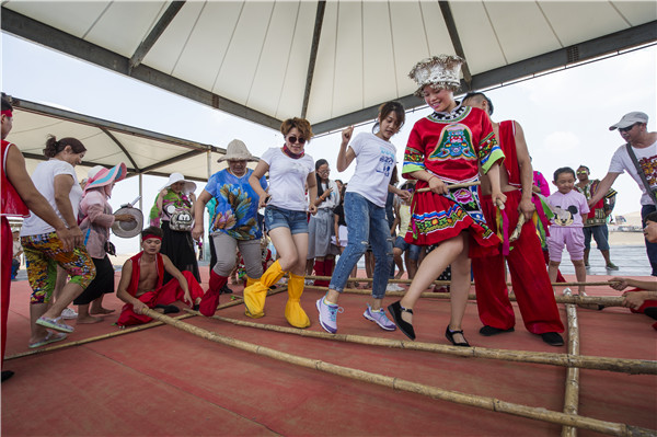 响沙湾,沙漠,度假地,景区,旅游,图片,照片,摄影,内蒙古响沙湾,内蒙古旅游,鄂尔多斯市旅游,莲花酒店,莲花度假酒店,莲沙度假岛,福沙度假岛,悦沙休闲岛,仙沙休闲岛,一粒沙度假村,在线预订,预定,旅行社,AAAAA,5A级旅游景区,库布齐,库布其沙漠,库布其旅游