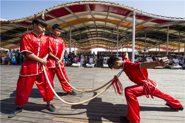 响沙湾,沙漠,度假地,景区,旅游,图片,照片,摄影,内蒙古响沙湾,内蒙古旅游,鄂尔多斯市旅游,莲花酒店,莲花度假酒店,莲沙度假岛,福沙度假岛,悦沙休闲岛,仙沙休闲岛,一粒沙度假村,在线预订,预定,旅行社,AAAAA,5A级旅游景区,库布齐,库布其沙漠,库布其旅游