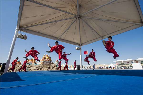 响沙湾,沙漠,度假地,景区,旅游,图片,照片,摄影,内蒙古响沙湾,内蒙古旅游,鄂尔多斯市旅游,莲花酒店,莲花度假酒店,莲沙度假岛,福沙度假岛,悦沙休闲岛,仙沙休闲岛,一粒沙度假村,在线预订,预定,旅行社,AAAAA,5A级旅游景区,库布齐,库布其沙漠,库布其旅游