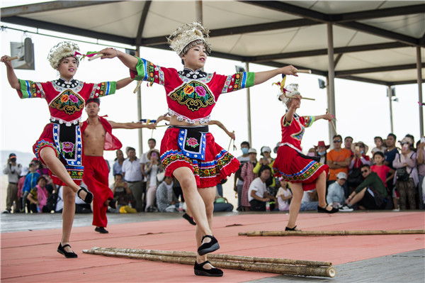 响沙湾,沙漠,度假地,景区,旅游,图片,照片,摄影,内蒙古响沙湾,内蒙古旅游,鄂尔多斯市旅游,莲花酒店,莲花度假酒店,莲沙度假岛,福沙度假岛,悦沙休闲岛,仙沙休闲岛,一粒沙度假村,在线预订,预定,旅行社,AAAAA,5A级旅游景区,库布齐,库布其沙漠,库布其旅游