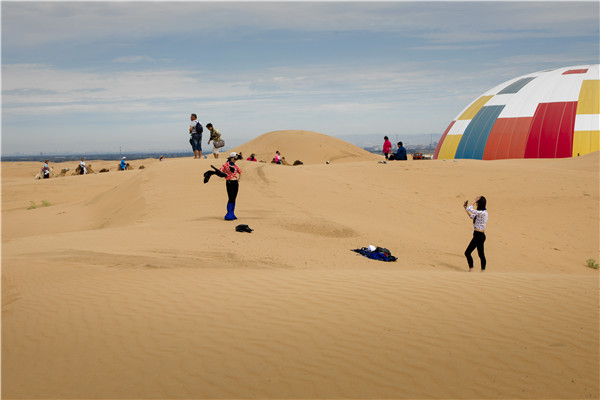 响沙湾,沙漠,度假地,景区,旅游,图片,照片,摄影,内蒙古响沙湾,内蒙古旅游,鄂尔多斯市旅游,莲花酒店,莲花度假酒店,莲沙度假岛,福沙度假岛,悦沙休闲岛,仙沙休闲岛,一粒沙度假村,在线预订,预定,旅行社,AAAAA,5A级旅游景区,库布齐,库布其沙漠,库布其旅游