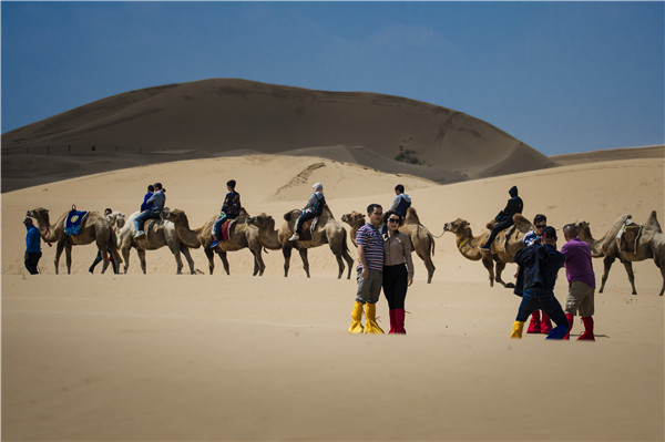 响沙湾,沙漠,度假地,景区,旅游,图片,照片,摄影,内蒙古响沙湾,内蒙古旅游,鄂尔多斯市旅游,莲花酒店,莲花度假酒店,莲沙度假岛,福沙度假岛,悦沙休闲岛,仙沙休闲岛,一粒沙度假村,在线预订,预定,旅行社,AAAAA,5A级旅游景区,库布齐,库布其沙漠,库布其旅游