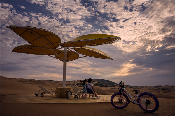 响沙湾,沙漠,度假地,景区,旅游,图片,照片,摄影,内蒙古响沙湾,内蒙古旅游,鄂尔多斯市旅游,莲花酒店,莲花度假酒店,莲沙度假岛,福沙度假岛,悦沙休闲岛,仙沙休闲岛,一粒沙度假村,在线预订,预定,旅行社,AAAAA,5A级旅游景区,库布齐,库布其沙漠,库布其旅游