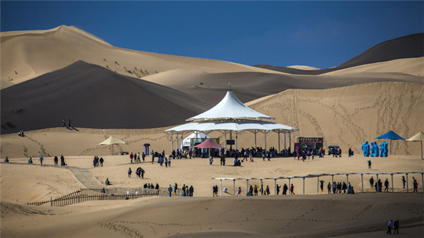 响沙湾,沙漠,度假地,景区,旅游,图片,照片,摄影,内蒙古响沙湾,内蒙古旅游,鄂尔多斯市旅游,莲花酒店,莲花度假酒店,莲沙度假岛,福沙度假岛,悦沙休闲岛,仙沙休闲岛,一粒沙度假村,在线预订,预定,旅行社,AAAAA,5A级旅游景区,库布齐,库布其沙漠,库布其旅游