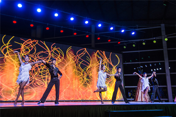 响沙湾,沙漠,度假地,景区,旅游,图片,照片,摄影,内蒙古响沙湾,内蒙古旅游,鄂尔多斯市旅游,莲花酒店,莲花度假酒店,莲沙度假岛,福沙度假岛,悦沙休闲岛,仙沙休闲岛,一粒沙度假村,在线预订,预定,旅行社,AAAAA,5A级旅游景区,库布齐,库布其沙漠,库布其旅游