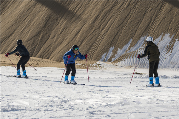 响沙湾,沙漠,度假地,景区,旅游,图片,照片,摄影,内蒙古响沙湾,内蒙古旅游,鄂尔多斯市旅游,莲花酒店,莲花度假酒店,莲沙度假岛,福沙度假岛,悦沙休闲岛,仙沙休闲岛,一粒沙度假村,在线预订,预定,旅行社,AAAAA,5A级旅游景区,库布齐,库布其沙漠,库布其旅游