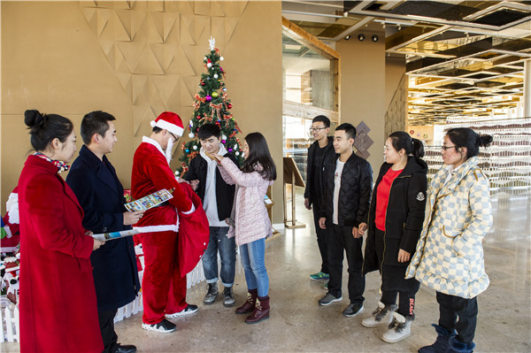 响沙湾,沙漠,度假地,景区,旅游,图片,照片,摄影,内蒙古响沙湾,内蒙古旅游,鄂尔多斯市旅游,莲花酒店,莲花度假酒店,莲沙度假岛,福沙度假岛,悦沙休闲岛,仙沙休闲岛,一粒沙度假村,在线预订,预定,旅行社,AAAAA,5A级旅游景区,库布齐,库布其沙漠,库布其旅游