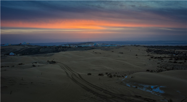 响沙湾,沙漠,度假地,景区,旅游,图片,照片,摄影,内蒙古响沙湾,内蒙古旅游,鄂尔多斯市旅游,莲花酒店,莲花度假酒店,莲沙度假岛,福沙度假岛,悦沙休闲岛,仙沙休闲岛,一粒沙度假村,在线预订,预定,旅行社,AAAAA,5A级旅游景区,库布齐,库布其沙漠,库布其旅游