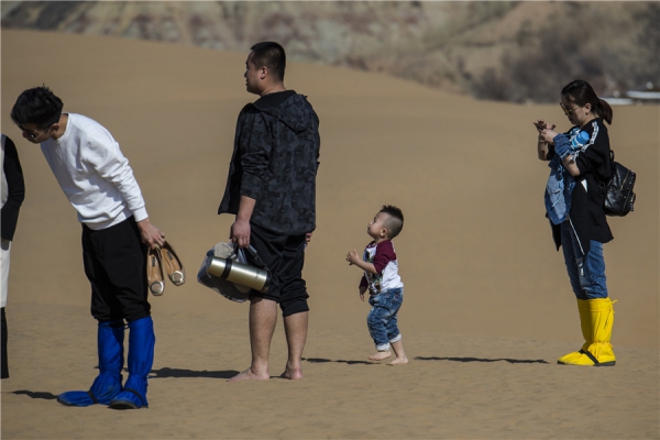响沙湾,沙漠,度假地,景区,旅游,图片,照片,摄影,内蒙古响沙湾,内蒙古旅游,鄂尔多斯市旅游,莲花酒店,莲花度假酒店,莲沙度假岛,福沙度假岛,悦沙休闲岛,仙沙休闲岛,一粒沙度假村,在线预订,预定,旅行社,AAAAA,5A级旅游景区,库布齐,库布其沙漠,库布其旅游