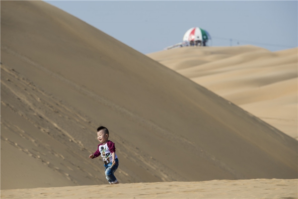 响沙湾,沙漠,度假地,景区,旅游,图片,照片,摄影,内蒙古响沙湾,内蒙古旅游,鄂尔多斯市旅游,莲花酒店,莲花度假酒店,莲沙度假岛,福沙度假岛,悦沙休闲岛,仙沙休闲岛,一粒沙度假村,在线预订,预定,旅行社,AAAAA,5A级旅游景区,库布齐,库布其沙漠,库布其旅游