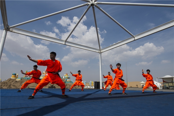 响沙湾,沙漠,度假地,景区,旅游,图片,照片,摄影,内蒙古响沙湾,内蒙古旅游,鄂尔多斯市旅游,莲花酒店,莲花度假酒店,莲沙度假岛,福沙度假岛,悦沙休闲岛,仙沙休闲岛,一粒沙度假村,在线预订,预定,旅行社,AAAAA,5A级旅游景区,库布齐,库布其沙漠,库布其旅游