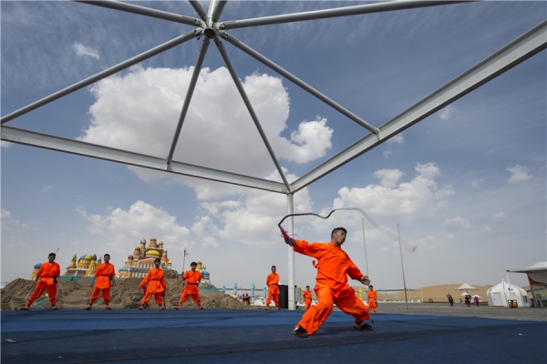 响沙湾,沙漠,度假地,景区,旅游,图片,照片,摄影,内蒙古响沙湾,内蒙古旅游,鄂尔多斯市旅游,莲花酒店,莲花度假酒店,莲沙度假岛,福沙度假岛,悦沙休闲岛,仙沙休闲岛,一粒沙度假村,在线预订,预定,旅行社,AAAAA,5A级旅游景区,库布齐,库布其沙漠,库布其旅游