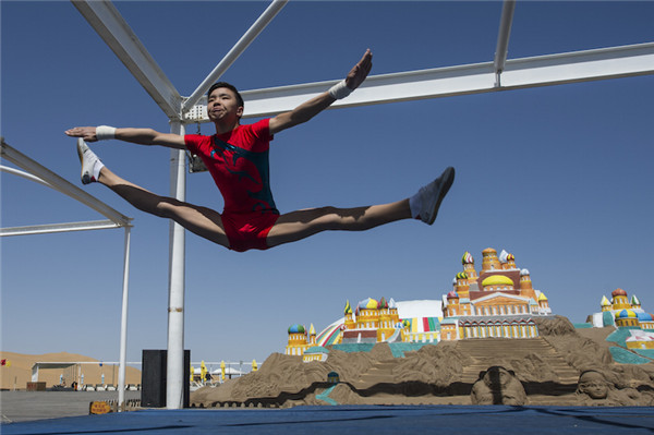 响沙湾,沙漠,度假地,景区,旅游,图片,照片,摄影,内蒙古响沙湾,内蒙古旅游,鄂尔多斯市旅游,莲花酒店,莲花度假酒店,莲沙度假岛,福沙度假岛,悦沙休闲岛,仙沙休闲岛,一粒沙度假村,在线预订,预定,旅行社,AAAAA,5A级旅游景区,库布齐,库布其沙漠,库布其旅游