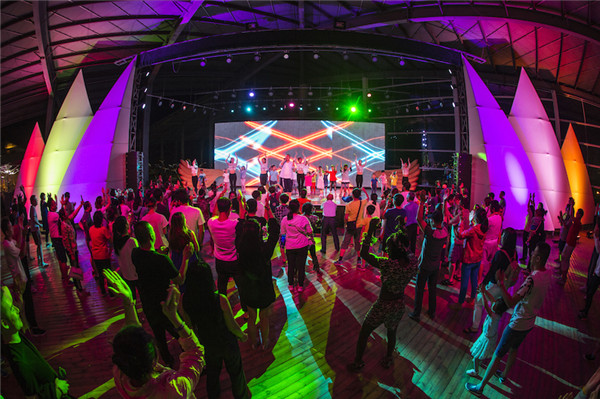 响沙湾,沙漠,度假地,景区,旅游,图片,照片,摄影,内蒙古响沙湾,内蒙古旅游,鄂尔多斯市旅游,莲花酒店,莲花度假酒店,莲沙度假岛,福沙度假岛,悦沙休闲岛,仙沙休闲岛,一粒沙度假村,在线预订,预定,旅行社,AAAAA,5A级旅游景区,库布齐,库布其沙漠,库布其旅游