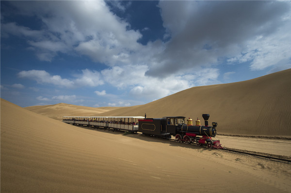 响沙湾,沙漠,度假地,景区,旅游,图片,照片,摄影,内蒙古响沙湾,内蒙古旅游,鄂尔多斯市旅游,莲花酒店,莲花度假酒店,莲沙度假岛,福沙度假岛,悦沙休闲岛,仙沙休闲岛,一粒沙度假村,在线预订,预定,旅行社,AAAAA,5A级旅游景区,库布齐,库布其沙漠,库布其旅游