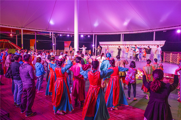 响沙湾,沙漠,度假地,景区,旅游,图片,照片,摄影,内蒙古响沙湾,内蒙古旅游,鄂尔多斯市旅游,莲花酒店,莲花度假酒店,莲沙度假岛,福沙度假岛,悦沙休闲岛,仙沙休闲岛,一粒沙度假村,在线预订,预定,旅行社,AAAAA,5A级旅游景区,库布齐,库布其沙漠,库布其旅游