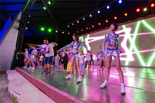 响沙湾,沙漠,度假地,景区,旅游,图片,照片,摄影,内蒙古响沙湾,内蒙古旅游,鄂尔多斯市旅游,莲花酒店,莲花度假酒店,莲沙度假岛,福沙度假岛,悦沙休闲岛,仙沙休闲岛,一粒沙度假村,在线预订,预定,旅行社,AAAAA,5A级旅游景区,库布齐,库布其沙漠,库布其旅游