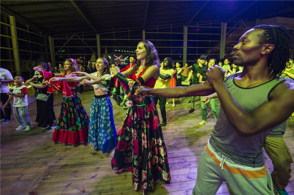 响沙湾,沙漠,度假地,景区,旅游,图片,照片,摄影,内蒙古响沙湾,内蒙古旅游,鄂尔多斯市旅游,莲花酒店,莲花度假酒店,莲沙度假岛,福沙度假岛,悦沙休闲岛,仙沙休闲岛,一粒沙度假村,在线预订,预定,旅行社,AAAAA,5A级旅游景区,库布齐,库布其沙漠,库布其旅游