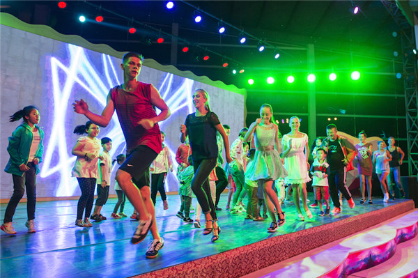 响沙湾,沙漠,度假地,景区,旅游,图片,照片,摄影,内蒙古响沙湾,内蒙古旅游,鄂尔多斯市旅游,莲花酒店,莲花度假酒店,莲沙度假岛,福沙度假岛,悦沙休闲岛,仙沙休闲岛,一粒沙度假村,在线预订,预定,旅行社,AAAAA,5A级旅游景区,库布齐,库布其沙漠,库布其旅游