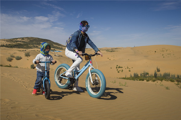 响沙湾,沙漠,度假地,景区,旅游,图片,照片,摄影,内蒙古响沙湾,内蒙古旅游,鄂尔多斯市旅游,莲花酒店,莲花度假酒店,莲沙度假岛,福沙度假岛,悦沙休闲岛,仙沙休闲岛,一粒沙度假村,在线预订,预定,旅行社,AAAAA,5A级旅游景区,库布齐,库布其沙漠,库布其旅游