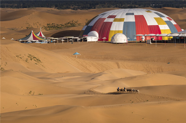 响沙湾,沙漠,度假地,景区,旅游,图片,照片,摄影,内蒙古响沙湾,内蒙古旅游,鄂尔多斯市旅游,莲花酒店,莲花度假酒店,莲沙度假岛,福沙度假岛,悦沙休闲岛,仙沙休闲岛,一粒沙度假村,在线预订,预定,旅行社,AAAAA,5A级旅游景区,库布齐,库布其沙漠,库布其旅游