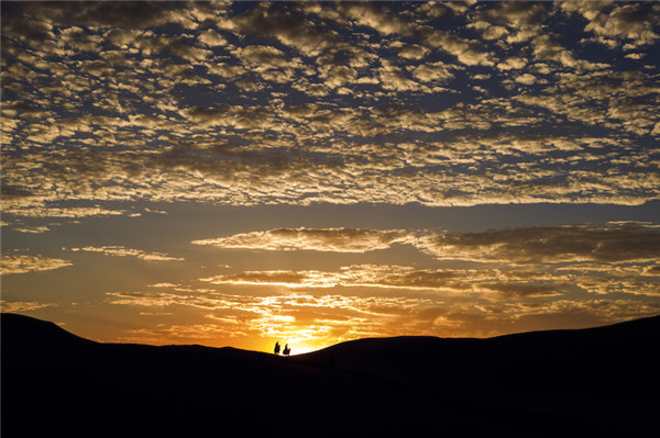响沙湾,沙漠,度假地,景区,旅游,图片,照片,摄影,内蒙古响沙湾,内蒙古旅游,鄂尔多斯市旅游,莲花酒店,莲花度假酒店,莲沙度假岛,福沙度假岛,悦沙休闲岛,仙沙休闲岛,一粒沙度假村,在线预订,预定,旅行社,AAAAA,5A级旅游景区,库布齐,库布其沙漠,库布其旅游