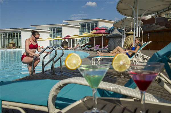 响沙湾,沙漠,度假地,景区,旅游,图片,照片,摄影,内蒙古响沙湾,内蒙古旅游,鄂尔多斯市旅游,莲花酒店,莲花度假酒店,莲沙度假岛,福沙度假岛,悦沙休闲岛,仙沙休闲岛,一粒沙度假村,在线预订,预定,旅行社,AAAAA,5A级旅游景区,库布齐,库布其沙漠,库布其旅游