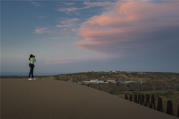 响沙湾,沙漠,度假地,景区,旅游,图片,照片,摄影,内蒙古响沙湾,内蒙古旅游,鄂尔多斯市旅游,莲花酒店,莲花度假酒店,莲沙度假岛,福沙度假岛,悦沙休闲岛,仙沙休闲岛,一粒沙度假村,在线预订,预定,旅行社,AAAAA,5A级旅游景区,库布齐,库布其沙漠,库布其旅游