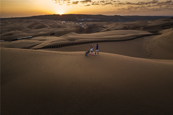 响沙湾,沙漠,度假地,景区,旅游,图片,照片,摄影,内蒙古响沙湾,内蒙古旅游,鄂尔多斯市旅游,莲花酒店,莲花度假酒店,莲沙度假岛,福沙度假岛,悦沙休闲岛,仙沙休闲岛,一粒沙度假村,在线预订,预定,旅行社,AAAAA,5A级旅游景区,库布齐,库布其沙漠,库布其旅游