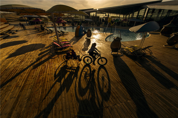 响沙湾,沙漠,度假地,景区,旅游,图片,照片,摄影,内蒙古响沙湾,内蒙古旅游,鄂尔多斯市旅游,莲花酒店,莲花度假酒店,莲沙度假岛,福沙度假岛,悦沙休闲岛,仙沙休闲岛,一粒沙度假村,在线预订,预定,旅行社,AAAAA,5A级旅游景区,库布齐,库布其沙漠,库布其旅游