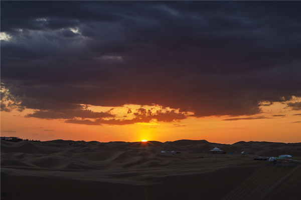 响沙湾,沙漠,度假地,景区,旅游,图片,照片,摄影,内蒙古响沙湾,内蒙古旅游,鄂尔多斯市旅游,莲花酒店,莲花度假酒店,莲沙度假岛,福沙度假岛,悦沙休闲岛,仙沙休闲岛,一粒沙度假村,在线预订,预定,旅行社,AAAAA,5A级旅游景区,库布齐,库布其沙漠,库布其旅游