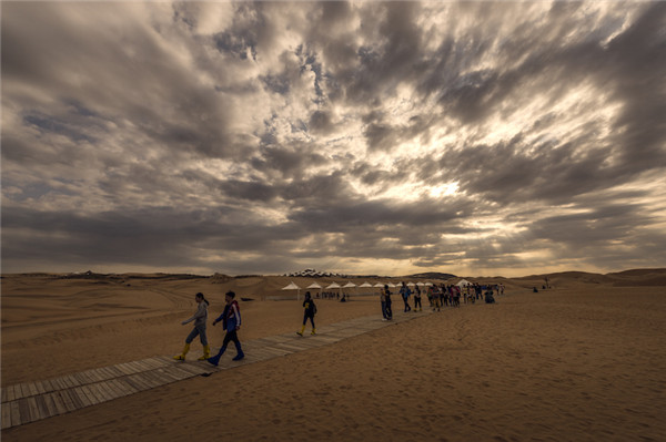 响沙湾,沙漠,度假地,景区,旅游,图片,照片,摄影,内蒙古响沙湾,内蒙古旅游,鄂尔多斯市旅游,莲花酒店,莲花度假酒店,莲沙度假岛,福沙度假岛,悦沙休闲岛,仙沙休闲岛,一粒沙度假村,在线预订,预定,旅行社,AAAAA,5A级旅游景区,库布齐,库布其沙漠,库布其旅游