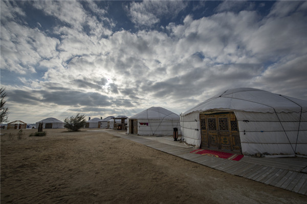 响沙湾,沙漠,度假地,景区,旅游,图片,照片,摄影,内蒙古响沙湾,内蒙古旅游,鄂尔多斯市旅游,莲花酒店,莲花度假酒店,莲沙度假岛,福沙度假岛,悦沙休闲岛,仙沙休闲岛,一粒沙度假村,在线预订,预定,旅行社,AAAAA,5A级旅游景区,库布齐,库布其沙漠,库布其旅游