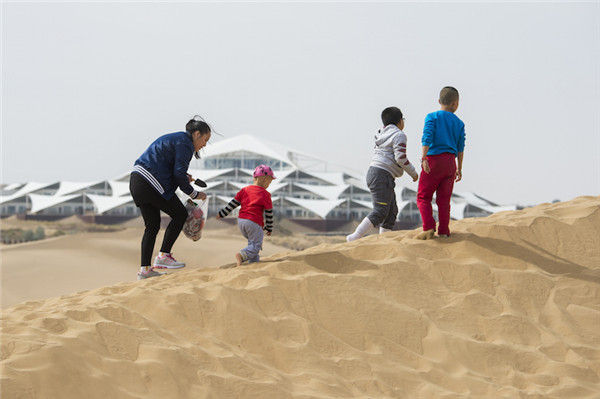 响沙湾,沙漠,度假地,景区,旅游,图片,照片,摄影,内蒙古响沙湾,内蒙古旅游,鄂尔多斯市旅游,莲花酒店,莲花度假酒店,莲沙度假岛,福沙度假岛,悦沙休闲岛,仙沙休闲岛,一粒沙度假村,在线预订,预定,旅行社,AAAAA,5A级旅游景区,库布齐,库布其沙漠,库布其旅游