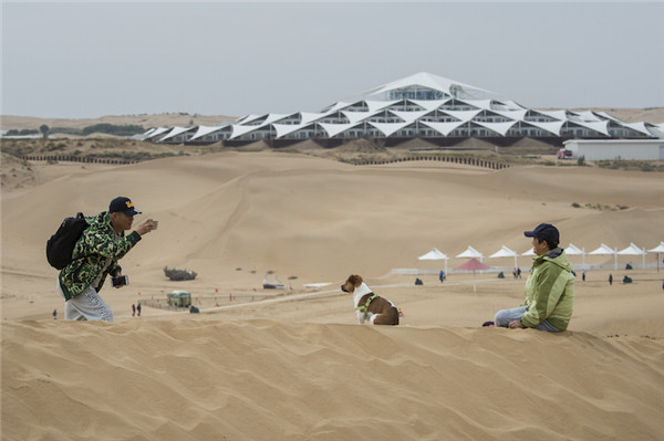 响沙湾,沙漠,度假地,景区,旅游,图片,照片,摄影,内蒙古响沙湾,内蒙古旅游,鄂尔多斯市旅游,莲花酒店,莲花度假酒店,莲沙度假岛,福沙度假岛,悦沙休闲岛,仙沙休闲岛,一粒沙度假村,在线预订,预定,旅行社,AAAAA,5A级旅游景区,库布齐,库布其沙漠,库布其旅游