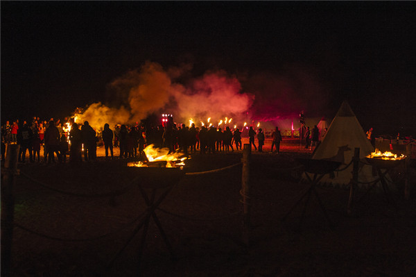 响沙湾,沙漠,度假地,景区,旅游,图片,照片,摄影,内蒙古响沙湾,内蒙古旅游,鄂尔多斯市旅游,莲花酒店,莲花度假酒店,莲沙度假岛,福沙度假岛,悦沙休闲岛,仙沙休闲岛,一粒沙度假村,在线预订,预定,旅行社,AAAAA,5A级旅游景区,库布齐,库布其沙漠,库布其旅游
