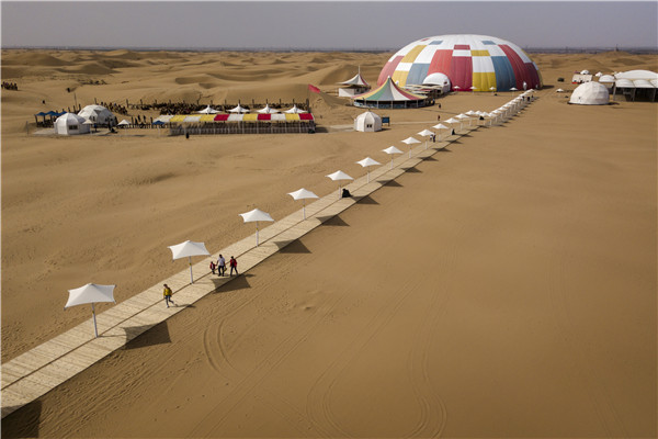 响沙湾,沙漠,度假地,景区,旅游,图片,照片,摄影,内蒙古响沙湾,内蒙古旅游,鄂尔多斯市旅游,莲花酒店,莲花度假酒店,莲沙度假岛,福沙度假岛,悦沙休闲岛,仙沙休闲岛,一粒沙度假村,在线预订,预定,旅行社,AAAAA,5A级旅游景区,库布齐,库布其沙漠,库布其旅游