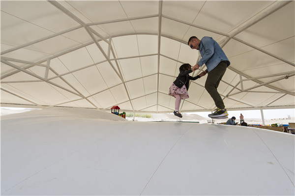 响沙湾,沙漠,度假地,景区,旅游,图片,照片,摄影,内蒙古响沙湾,内蒙古旅游,鄂尔多斯市旅游,莲花酒店,莲花度假酒店,莲沙度假岛,福沙度假岛,悦沙休闲岛,仙沙休闲岛,一粒沙度假村,在线预订,预定,旅行社,AAAAA,5A级旅游景区,库布齐,库布其沙漠,库布其旅游