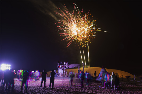 响沙湾,沙漠,度假地,景区,旅游,图片,照片,摄影,内蒙古响沙湾,内蒙古旅游,鄂尔多斯市旅游,莲花酒店,莲花度假酒店,莲沙度假岛,福沙度假岛,悦沙休闲岛,仙沙休闲岛,一粒沙度假村,在线预订,预定,旅行社,AAAAA,5A级旅游景区,库布齐,库布其沙漠,库布其旅游