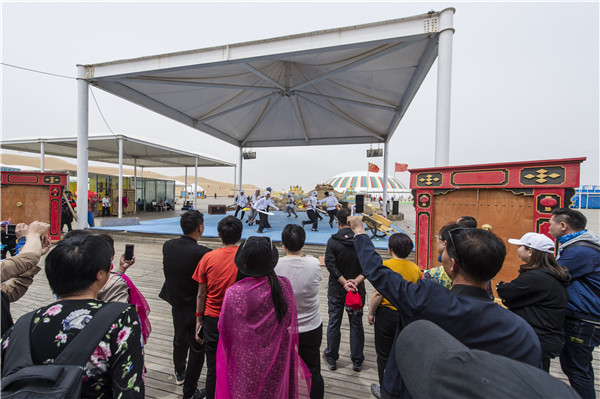 响沙湾,沙漠,度假地,景区,旅游,图片,照片,摄影,内蒙古响沙湾,内蒙古旅游,鄂尔多斯市旅游,莲花酒店,莲花度假酒店,莲沙度假岛,福沙度假岛,悦沙休闲岛,仙沙休闲岛,一粒沙度假村,在线预订,预定,旅行社,AAAAA,5A级旅游景区,库布齐,库布其沙漠,库布其旅游