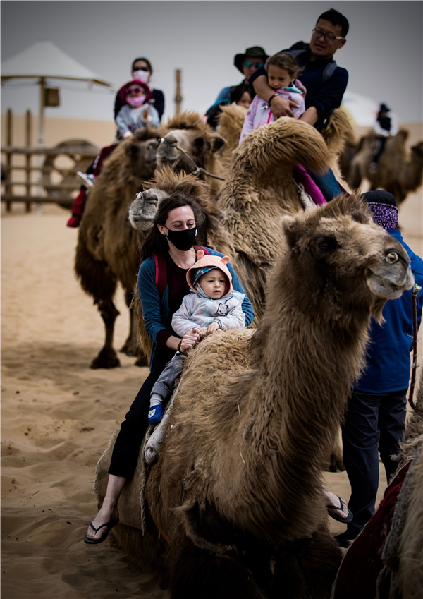 响沙湾,沙漠,度假地,景区,旅游,图片,照片,摄影,内蒙古响沙湾,内蒙古旅游,鄂尔多斯市旅游,莲花酒店,莲花度假酒店,莲沙度假岛,福沙度假岛,悦沙休闲岛,仙沙休闲岛,一粒沙度假村,在线预订,预定,旅行社,AAAAA,5A级旅游景区,库布齐,库布其沙漠,库布其旅游