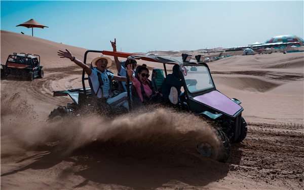 响沙湾,沙漠,度假地,景区,旅游,图片,照片,摄影,内蒙古响沙湾,内蒙古旅游,鄂尔多斯市旅游,莲花酒店,莲花度假酒店,莲沙度假岛,福沙度假岛,悦沙休闲岛,仙沙休闲岛,一粒沙度假村,在线预订,预定,旅行社,AAAAA,5A级旅游景区,库布齐,库布其沙漠,库布其旅游