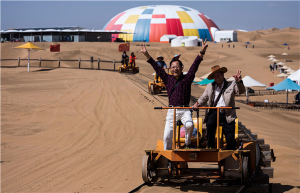 响沙湾,沙漠,度假地,景区,旅游,图片,照片,摄影,内蒙古响沙湾,内蒙古旅游,鄂尔多斯市旅游,莲花酒店,莲花度假酒店,莲沙度假岛,福沙度假岛,悦沙休闲岛,仙沙休闲岛,一粒沙度假村,在线预订,预定,旅行社,AAAAA,5A级旅游景区,库布齐,库布其沙漠,库布其旅游